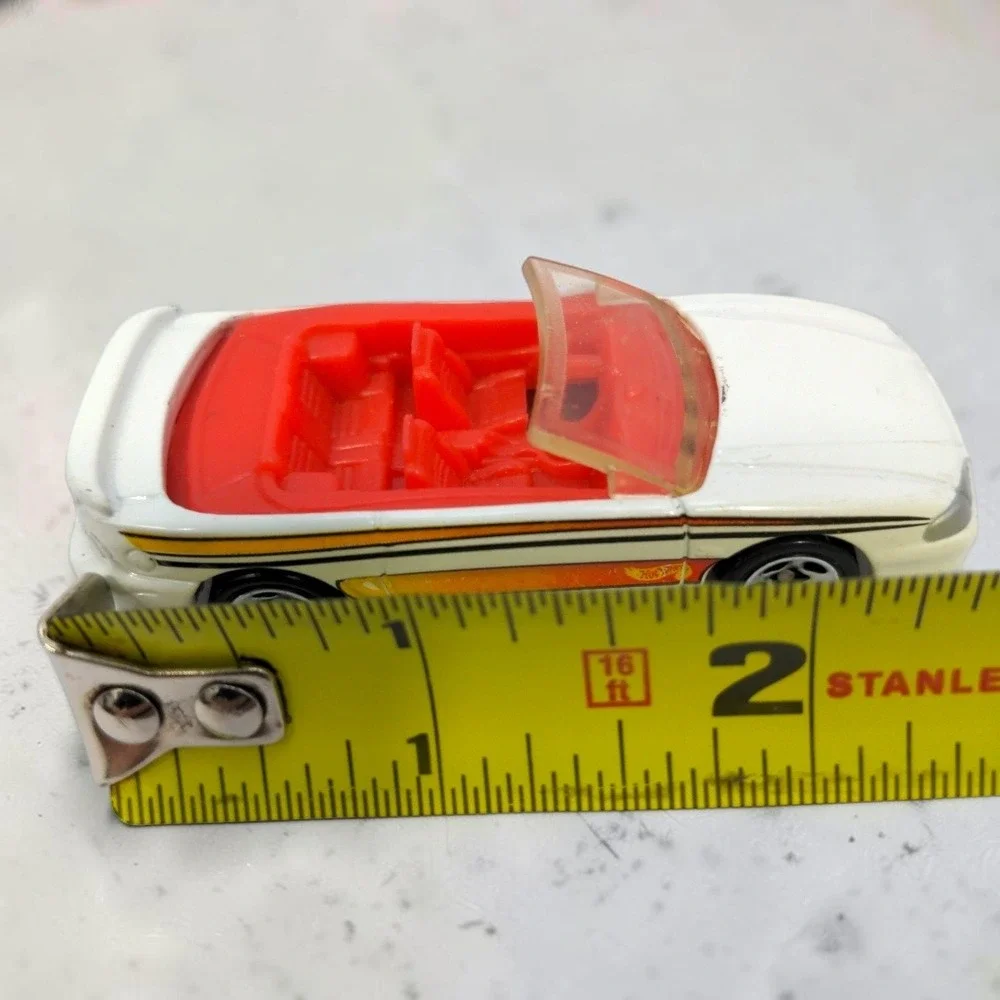 VTG Hot Wheels 1996 Mustang GT Convertible White Red Interior Diecast Toy Car